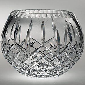 Crystal Glassware Antiques, Plaza Design, Swarovski Crystal Figurines, Waterford Lismore, Simple Projects, Look Expensive, Crystal Glassware, Crystal Figurines, Crystal Bowls