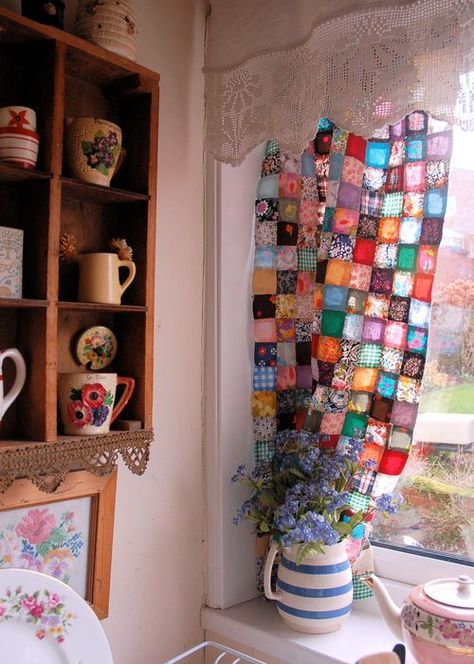 curtains1 Art Curtains, Patchwork Furniture, Quilted Curtains, Cottage Style Interiors, Patchwork Curtains, Style Cottage, Deco Originale, Deco Boheme, Granny Chic