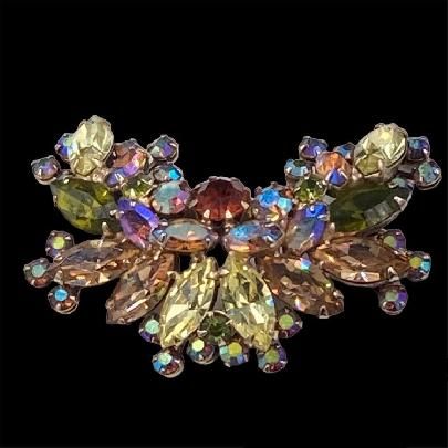 Exquisite Vintage Signed Weiss Multi-Color Layered Spray Brooch Beauty Features, Vintage Brooch, Vintage Costume Jewelry, Vintage Costumes, Mouth Watering, Vintage Brooches, Vintage Signs, Gold Plating, Vintage Collection