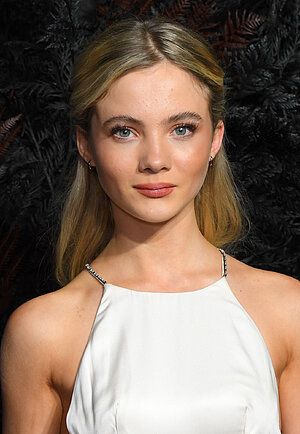 Beautiful English Faces - Freya Allan list Freya Allen, Freya Allan, Celebrity Look Alike, Dress Design Sketches, Young Actresses, Star Girl, The Witcher, How Beautiful, Celebrity Crush