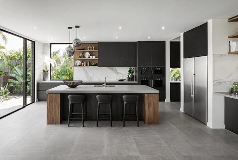 Contemporary display home located in Sorento, Queensland, Australia, designed by Metricon. Hiasan Dalaman Dapur, Dapur Moden, Pack Saddle, Neutral Interior Design, Kitchen Design Color, Kitchen Interiors, Classic Kitchen, Best Kitchen Designs, Kitchen Decor Modern