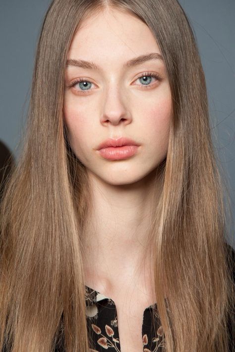 Lauren de Graaf for Chloé FW 2015 Makeup Runway, Natural Hair Growth Remedies, Help Hair Growth, Artist Makeup, Runway Makeup, Grow Hair Faster, Dark Blonde, Face Hair, Grow Hair