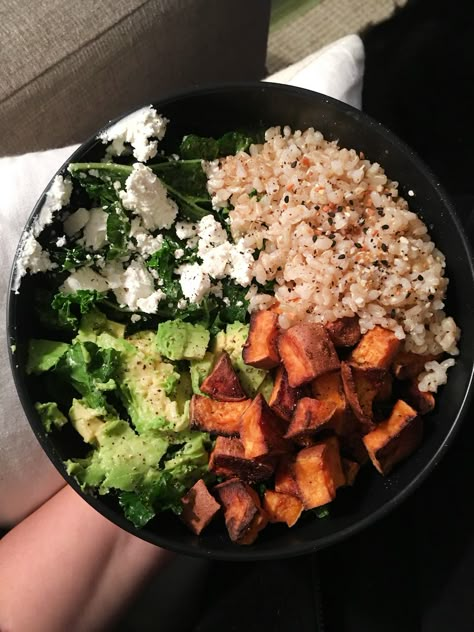 I Cooked All My Meals At Home for 2 Weeks—Here’s What I Learned #theeverygirl Meals At Home, Healthy Food Inspiration, Good Eat, Think Food, Marinara Sauce, Food Inspo, Clean Eating Snacks, Sweet Potatoes, Healthy Lunch