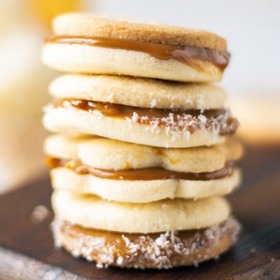 Easy Alfajores Cookies Recipe | with Dulce de Leche Easy Alfajores Recipe, Alfajores Recipe, Christmas Cookie Exchange Recipes, Shortbread Cookies Easy, Lemon Cheesecake Recipes, Cookie Exchange Recipes, Holiday Cookie Exchange, Cookie Swap, Party Food And Drinks