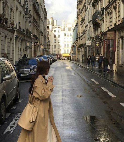 Paris Mood, Nyc Girl, Fotos Goals, Mysterious Girl, Parisian Life, Nyc Life, City Vibe, Dream Lifestyle, Oui Oui