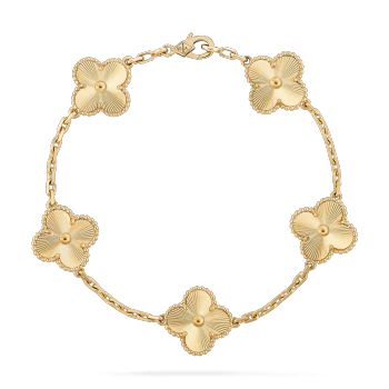 Bracelets - Van Cleef & Arpels Alhambra Van Cleef, Gold Vans, Van Cleef & Arpels, Detailed Jewelry, Leaf Bracelet, Jewelry Lookbook, Gold Plated Bracelets, Van Cleef Arpels, Van Cleef