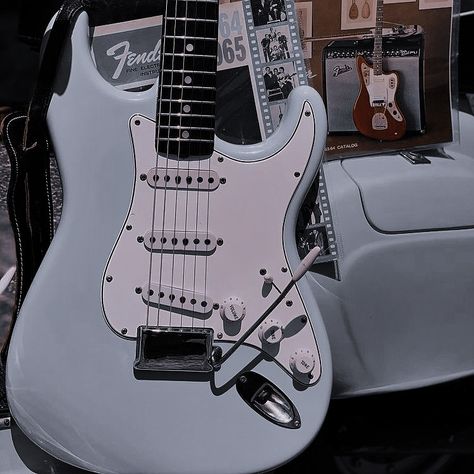 Aesthetic icon Blue Guitar Aesthetic, Guitar Aesthetic, Blue Electric Guitar, Blue Guitar, Blues Guitar, Guitar Design, Aesthetic Icon, Blue Aesthetic, Electric Guitar