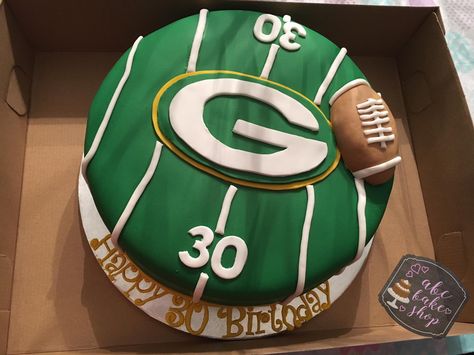 Greenbay Packer Cake Green Bay Cake, Green Bay Packers Birthday, Green Bay Packers Cake, Packers Cake, Wedding Cake Images, Green Wedding Cake, Football Cake, Food Carving, Dog Cake