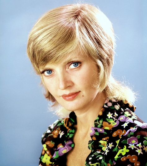 The Real Story of How Florence Henderson Became Carol Brady Despite Initially Passing on <em>The Brady Bunch</em> Carol Brady, Florence Henderson, Robert Reed, Tv Moms, Brady Bunch, The Brady Bunch, Melrose Place, Mom Photos, Classic Beauty