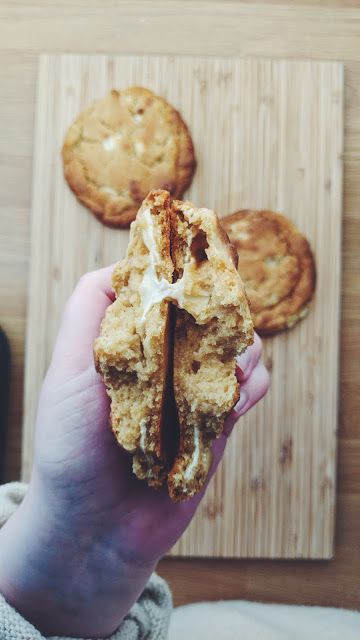 White Chocolate Miso Cookies, Miso Peanut Butter Cookies, Miso White Chocolate Cookies, Brown Butter Miso Cookies, Miso Blondies, Miso Cookies, Cookie White Chocolate, Chocolate Creme, Gooey Cookies