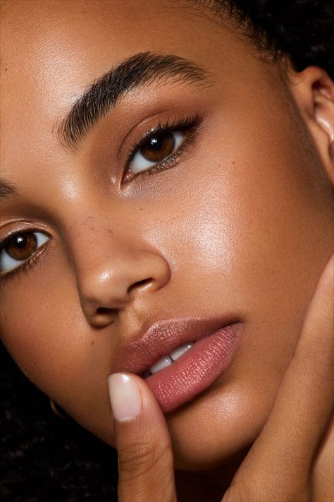 Dusky Skin, Mekap Mata, Valentines Day Makeup, Brown Skin Makeup, Smink Inspiration, Aesthetic Eyes, Glowy Skin, Day Makeup, Natural Makeup Looks