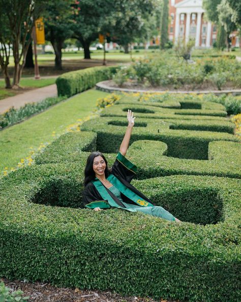 Baylor Graduation, Baylor Graduation Pictures, Baylor University, Graduation Photography Poses, Graduation Photography, Grad School, Graduation Photoshoot, Grad Pics, Grad Photos