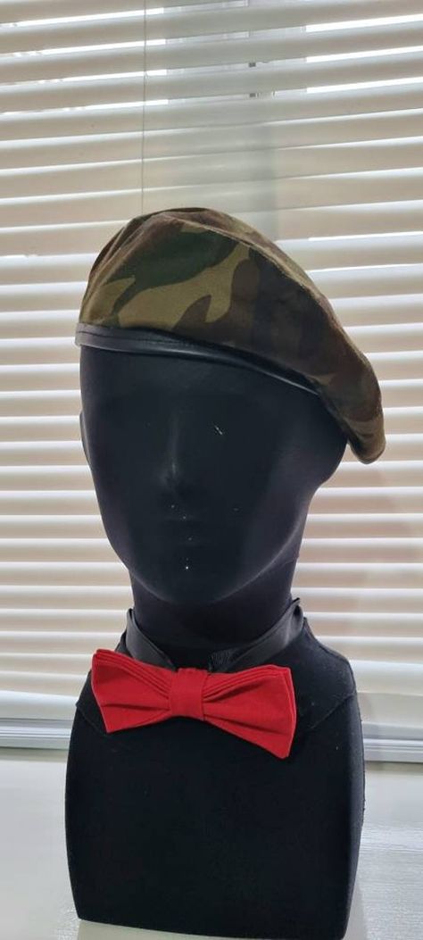 Check out this item in my Etsy shop https://www.etsy.com/uk/listing/1146165611/camo-beret-green-beret-military-beret Army Beret, Military Beret, Green Beret, Green Quilt, Military Style, Cotton Twill Fabric, Military Fashion, Nappa Leather, Trucker Cap