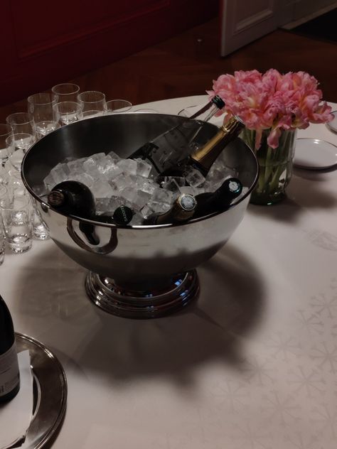 France / Paris / pretty / beautiful / picture / wow / visiting / drink / champagne / flowers / dinner / dinner party / party / delicious / ice / ice bucket / cool / drinks Drinks Table Decor, Wine Bucket Ideas, Wine In Ice Bucket, Bar Ice Bucket, 27 Birthday, Ice Party, Birthday Party Drinks, Drink Bucket, Bucket Cooler