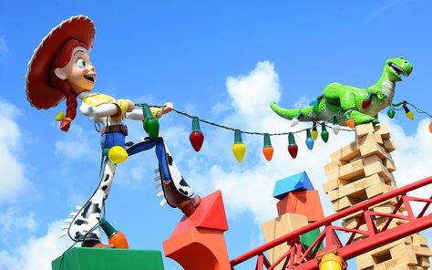 From Disney World to Disneyland, these Instagram captions will get you a magical number of "likes." Best Instagram Captions, Best Roller Coasters, Toy Story Land, Universal Vacation, Wedding Captions, Disney Cuties, Autumn Instagram, Disney Instagram, Disney Vacation Club