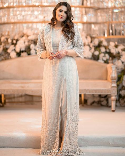 Maxi Styles Wedding Pakistani, Gown Maxi Dress Pakistani, Fancy Open Gown Design Pakistani, Long Open Gown Dress Pakistani, Open Style Maxi Pakistani, Cotton Dress Summer Casual, Muslim Dresses, Heavy Dresses, Beautiful Casual Dresses