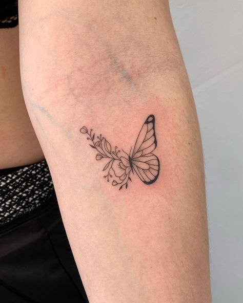 Tattoo Homme, Butterfly With Flowers Tattoo, Basic Tattoos, Small Girly Tattoos, Hand Tattoos For Girls, Elbow Tattoos, Small Pretty Tattoos, Best Tattoos For Women, Petite Tattoos