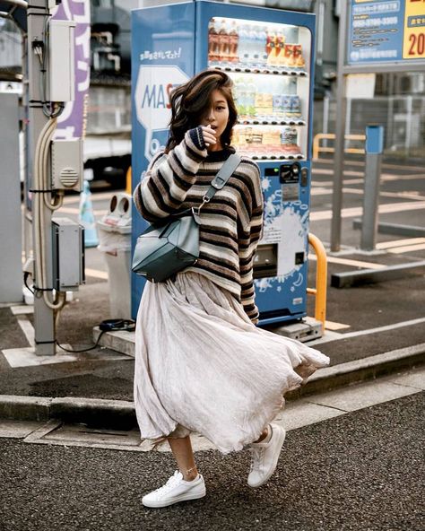 These 15 Picks Are the Best Clothes for Winter | Who What Wear Loewe Puzzle Bag Outfit, Japanese Winter Fashion, Loewe Puzzle Bag, Japan Outfits, Japan Outfit, Comfy Winter, Cozy Fall Outfits, Bag Outfit, Dresses Ideas