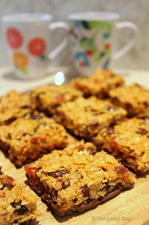 Florentine Squares Recipe (Only 5 Ingredients!) Florentines Recipe, Scones Recipe Easy, Scones Easy, Tray Bake Recipes, Square Recipes, Fruitcake Recipes, Slices Recipes, Puff Pastry Recipes, Scone Recipe