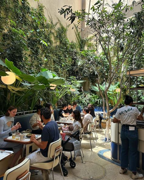 Where to Eat and Drink in Condesa, Mexico City’s Hottest Culinary Neighborhood | Vogue Mexico City Street Style, Mexico City Outfit, Mexico City Aesthetic, Mexico City Shopping, Mexico City Cafe, Polanco Mexico City, Mexico City Style, Mexico City Fashion, Best Restaurants Mexico City