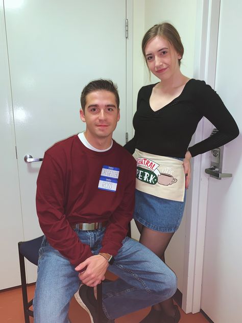 Friends Group Costume Tv Show, Rachel And Ross Halloween Costume, Friends Show Costumes, Monica And Chandler Costume, Rachel And Ross Costume, Ross And Rachel Halloween Costume, Friends Costume Ideas Tv Show, Rachel Halloween Costume, Ross And Rachel Costume