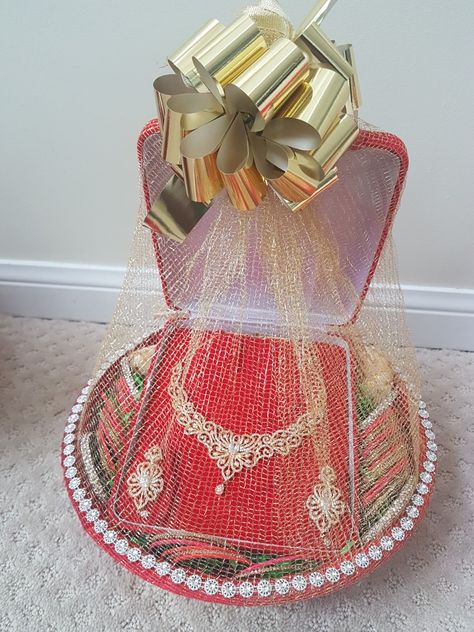 ... Dahej Packing Ideas, Wedding Packing, Wedding Gift Hampers, Indian Wedding Gifts, Trousseau Packing, Wedding Gift Pack, Creative Wedding Gifts, Bridal Gift Wrapping Ideas, Desi Wedding Decor