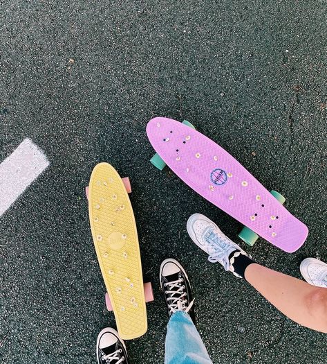 Chilly Aesthetic, Mini Skate, Skate Vibes, Skate Boards, Longboard Design, Skateboard Aesthetic, Penny Skateboard, Penny Board, Sassy Wallpaper