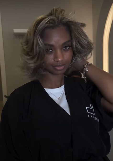 Ash Blonde Weave Black Women, Ash Blonde Highlights Black Women, Black And Ash Blonde Hair, Ash Blonde Natural Hair, Blonde Highlights Black Women, Highlights Black Women, Weave Black Women, 40s Hair, Hair Ash Blonde