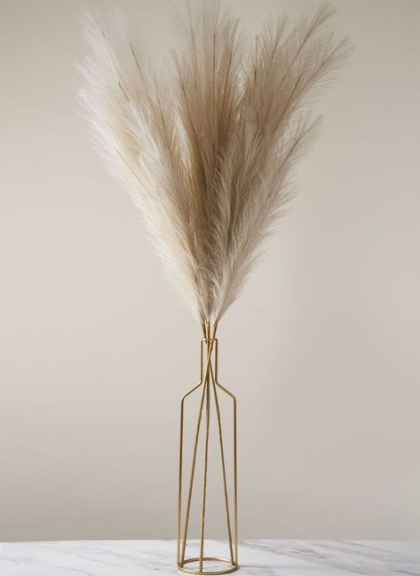 This stunning black outline vase is the perfect decorative piece for your home; either as an ornament or vase. Choose from our selection of pampas to pair it with, we recommend pairing this with our Slim & Sleek Pampas - White. Cream Vase Floor, Vases With Feathers, Pampas Grass Floor Vase, Black Vases Wedding, Tall Pampas Grass Decor, Vase With Feathers, Gold Floor Vase, Outline Vase, Vase With Pampas