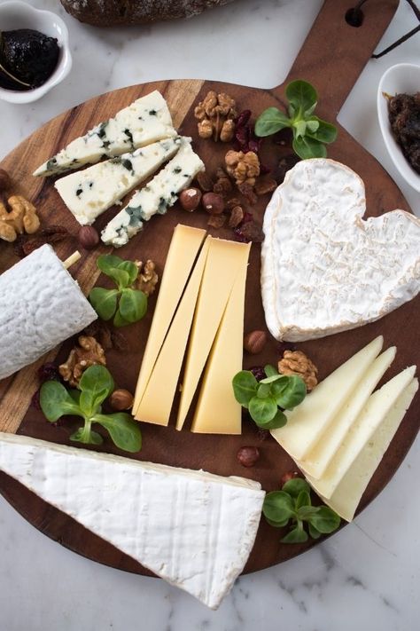 Cheese Plate Presentation, Easy Irish Recipes, French Cheese Plate, Cheese Platter Presentation, 7 Course Meal, French Cheese Board, Chestnut Soup, French Picnic, Traditional French Recipes