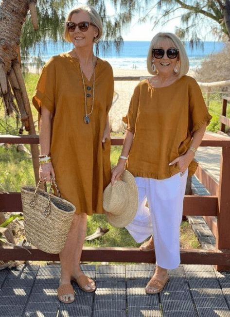 Clothes For Women Over 60, Best Travel Outfits For Women, Comfortable Travel Outfit, Outfits For Ladies, 60 Year Old Woman, Clothes For Women Over 50, Summer Holiday Outfits, Over 60 Fashion, Older Women Fashion