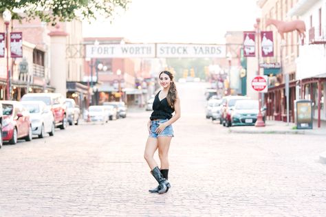 Stockyard Senior Pictures, Fort Worth Stockyards, Baseball Stuff, Senior Pics, Pic Ideas, Senior Photos, Fort Worth, Senior Portraits, Senior Pictures