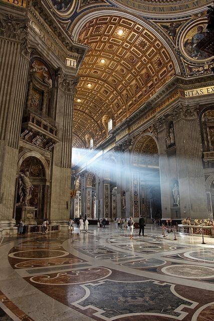 Everything you need to know before visiting St Peter's Basilica in Rome Le Vatican, St Peters Basilica, Midnight Sun, Vatican City, Beautiful Architecture, Beautiful Buildings, Rome Italy, Pretty Places, Places Around The World