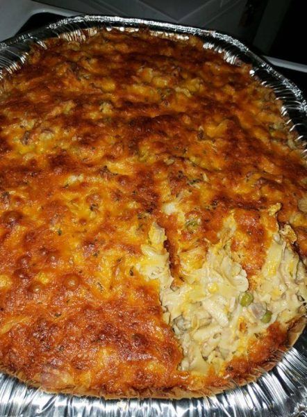 BEST TUNA CASSEROLE - Grandma's Homemade Goodness Tuna Casseroles, Meat Casseroles, Best Tuna Casserole, Cheesy Casserole Recipes, Lite Meals, Fish Casserole, Pasta Casseroles, Tuna Casserole Easy, Breadcrumb Topping