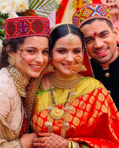 Exclusive Pictures From Kangana’s Brother’s Wedding Reception Pahadi Bride, Garhwali Culture, Himachal Culture, Wedding Reception Pictures, Indian Hair Accessories, Kangana Ranaut, Indian Bride Outfits, Jasmine Dress, Bride Outfits