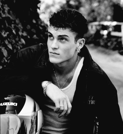 Brian Austin Green 90s, 1000 Laurel Way Beverly Hills, David Silver 90210, Beverly Hills 90210 Wallpaper, Brian Austin Green 90210, Beverly Hills 90210 Brenda And Dylan, Beverly Hill, Brian Austin Green, Beverly Hills 90210