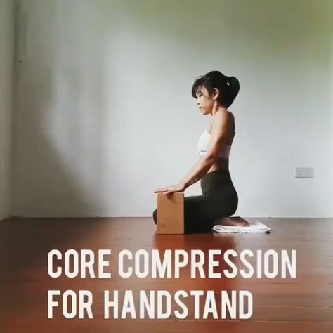 1,717 mentions J’aime, 13 commentaires - Yoga Daily Practice (@yogadailypractice) sur Instagram : "Follow @yogadailypractice for more!✨ @yrc.yoga/ CORE COMPRESSION DRILL FOR HANDSTAND  Banana back…" Press To Handstand, Yoga Strong, Yoga Core, Strengthening Exercises, Daily Practices, Handstand, Drills, Float, Floating