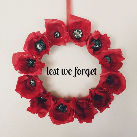 Blogged a tutorial for this Anzac Day Poppy Wreath on #nannyshecando | nannyshecando.com #nannylife #anzacday #lestweforget Paper Plate Poppy Craft, Poppy Craft For Kids, Veterans Day Poppy, Anzac Poppy, Remembrance Day Activities, Remembrance Day Art, Poppy Craft, Remembrance Day Poppy, Poppy Wreath