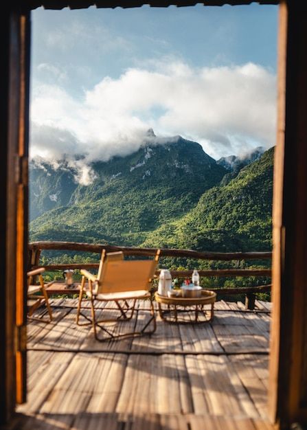 Chairs on the balcony and mountain view | Premium Photo #Freepik #photo #terrace #home-balcony #garden-furniture #outdoor-furniture Balcony With A View, Balcony Mountain View, Home With Mountain View, Balcony Breakfast, Mountain Terrace, Upstairs Balcony, Terrace View, Creative Pumpkin Painting, Balcony View