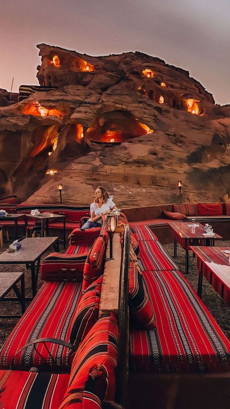 Petra Travel, Desert Camp, شرم الشيخ, City Of Petra, Jordan Travel, Petra Jordan, Desert Travel, Wadi Rum, Beautiful Places To Travel