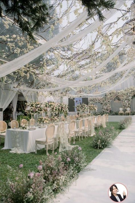 Elegant Wedding Venue Ideas Outdoor, Dreamy Outdoor Wedding, Intimate Luxury Wedding, Simple Wedding Venue Ideas, Outdoor Nikkah, Dreamy Wedding Theme, Outdoor Engagement Party Decorations, Butterfly Garden Wedding, Dreamy Wedding Decor