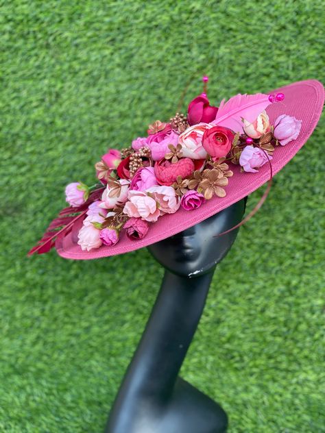 Fascinator Pink Fascinator Outfit, Hatinators Fascinators, Headgear Fashion, Diy Fascinator, Fascinator Hats Diy, Fascinator Hats Wedding, Iron Door Design, Ladies Hats, Pink Fascinator