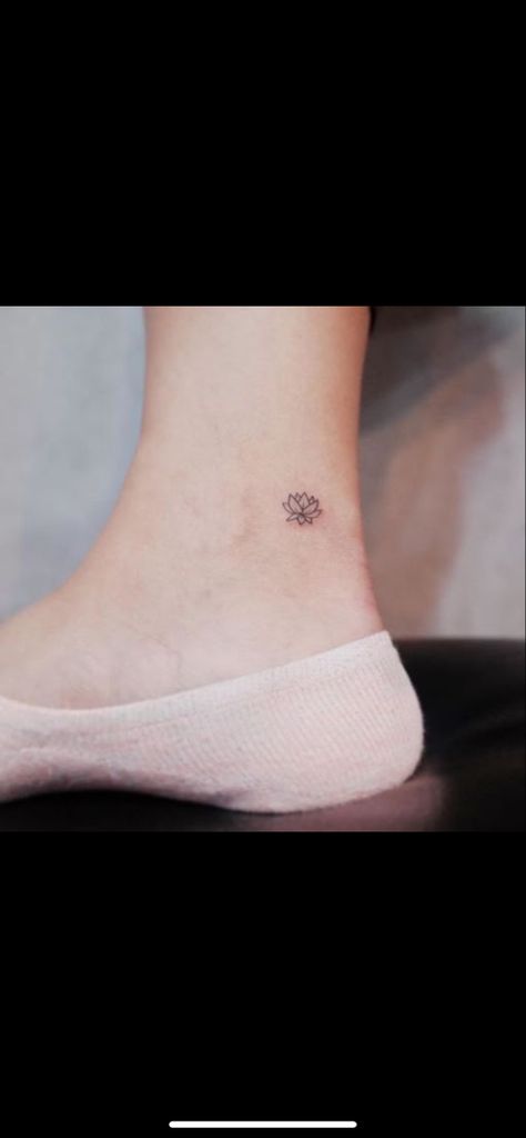 Small Succulent Tattoo, Succulent Tattoo, Cute Tattoos For Women, Small Succulents, Mini Tattoos, Cute Tattoos, Tattoos And Piercings, Paw Print Tattoo, Jesus Fish Tattoo