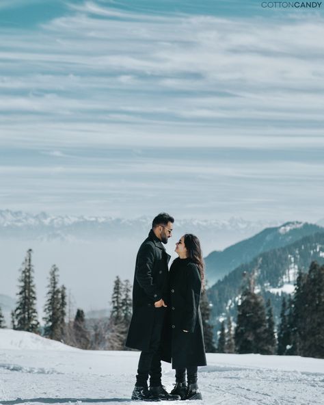 Kashmir Honeymoon Outfits, Snow Mountain Couple Photos, Photography In Kashmir, Couple Poses In Kashmir, Couple Poses In Snow Photo Ideas, Kashmir Pre Wedding, Winter Outfits For Kashmir, Kashmir Pre Wedding Shoot, Kashmir Couple Photos