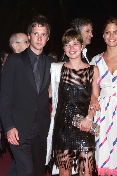 Kate Moss with then boyfriend Jefferson Hack and Frankie Rayder at the 2011 Cannes Film Festival. Kate later wore that sheer Chanel dress (sans slip) for the awesome Coco Mademoiselle campaign. Jefferson Hack, Moss Dress, Kate Moss Style, Todd Oldham, Get Up And Go, Fashion Bible, Go Swimming, Different World, Costume Institute