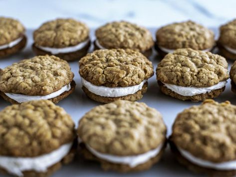 Close-up of Oatmeal Cream Pies Oatmeal Pie Cookies, Homemade Oatmeal Cream Pie, Oatmeal Pies, Oatmeal Cream Pie Cookies, Cream Pie Cookies, Oatmeal Cream Pie, Oatmeal Pie, Ree Drummond Recipes, Cookie Sandwich