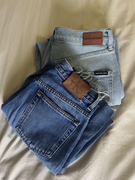 Jeans Store, Closet Sale, Vintage Calvin Klein, Insta Inspo, Models Off Duty, Relaxed Fit Jeans, Off Duty, Calvin Klein Jeans, Fit Jeans