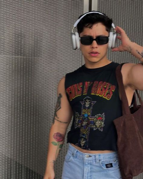 Vest And Shirt Men, Sleeveless Tank Top Outfit, Casual Outfits Mens, Pose For Instagram, Mens Fitness Fashion, Create A Wardrobe, Looks Hip Hop, Spiritual Fashion, Gay Outfit