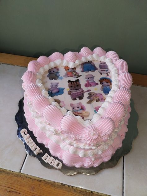 Calico Critter Cake, 22th Birthday Ideas, Sylvanian Families Cake, 22th Birthday, Happy Birthday Girl, 14th Birthday Cakes, Vintage Birthday Cakes, Family Cake, Calico Critters Families