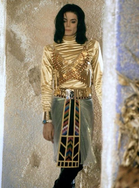 Michael Jackson Best Outfits, Michael Jackson Gold Outfit, Michael Jackson Collection, Michael Jackson Halloween Costume, Mj Outfits, Mj Dangerous, Michael Jackson Costume, Michael Jackson Outfits, Michael Jackson Poster